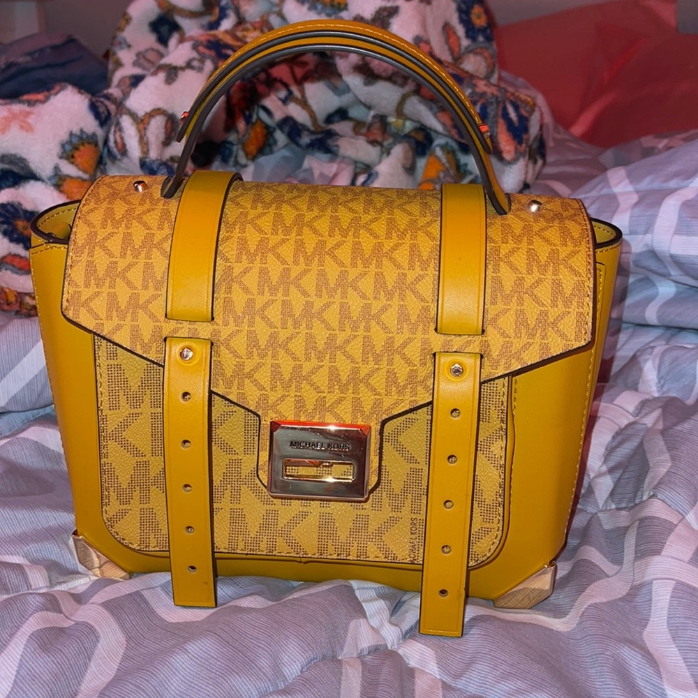 Michael kors purse